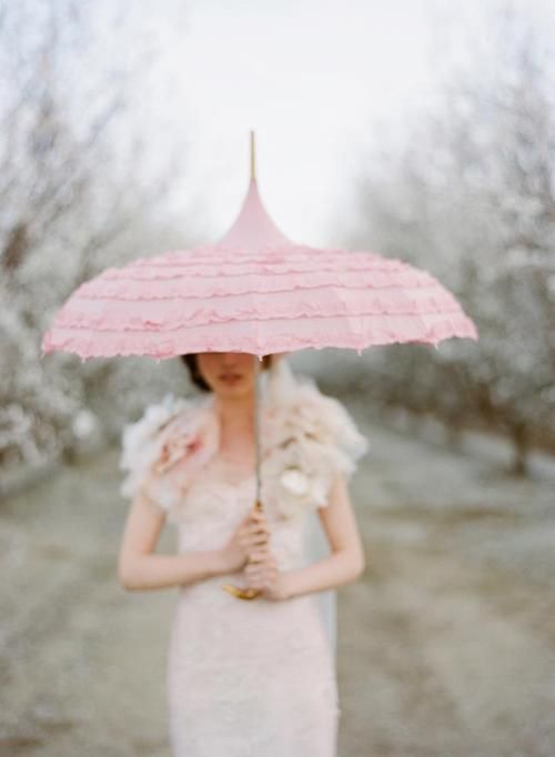 Plus One Fashion Item! Feel Like a Noblewoman with the Perfect Wedding "Parasol" ♡にて紹介している画像