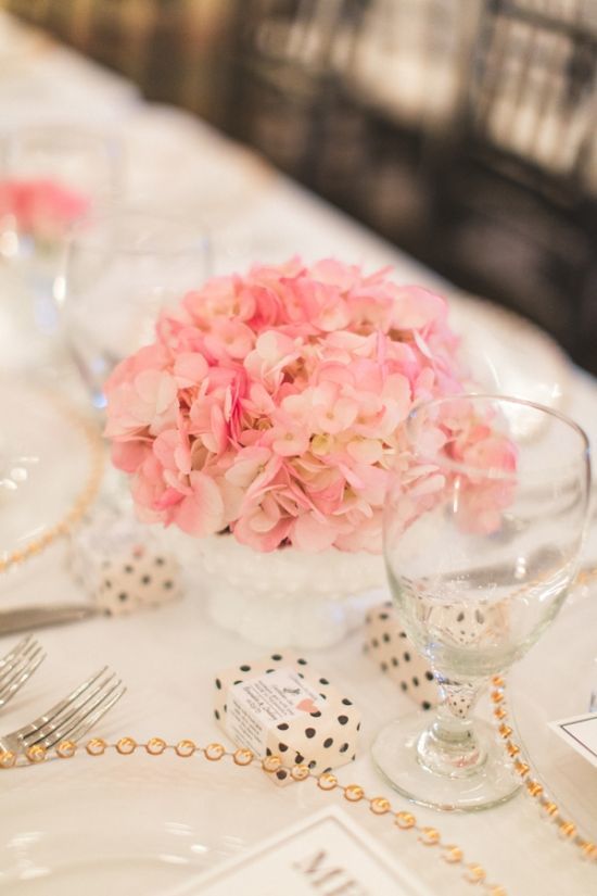Feminine & Luxurious: A Wedding Theme of Pink and Gold ♡にて紹介している画像