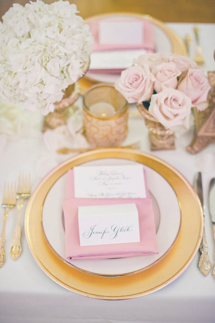 Feminine & Luxurious: A Wedding Theme of Pink and Gold ♡にて紹介している画像