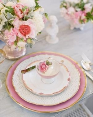Feminine & Luxurious: A Wedding Theme of Pink and Gold ♡にて紹介している画像