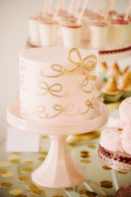 Feminine & Luxurious: A Wedding Theme of Pink and Gold ♡にて紹介している画像