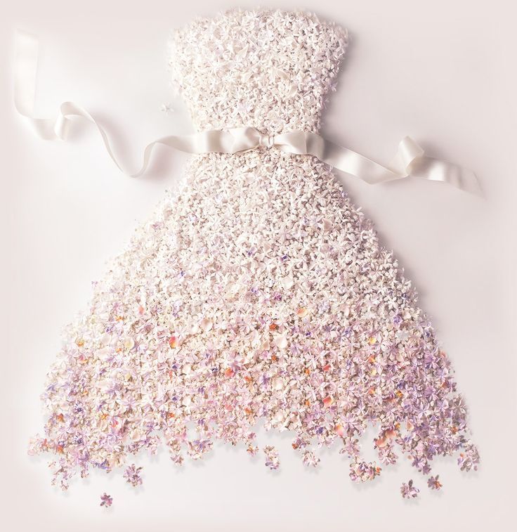 Stunningly Three-Dimensional: A Delightful Dress Adorned with a Bounty of Flowers ♡にて紹介している画像
