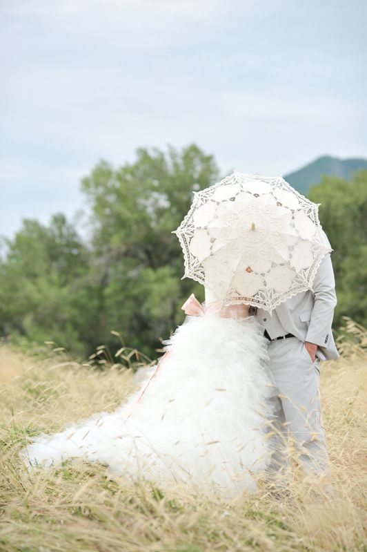 Plus One Fashion Item! Feel Like a Noblewoman with the Perfect Wedding "Parasol" ♡にて紹介している画像