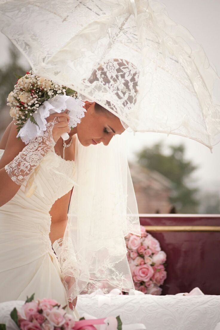 Plus One Fashion Item! Feel Like a Noblewoman with the Perfect Wedding "Parasol" ♡にて紹介している画像