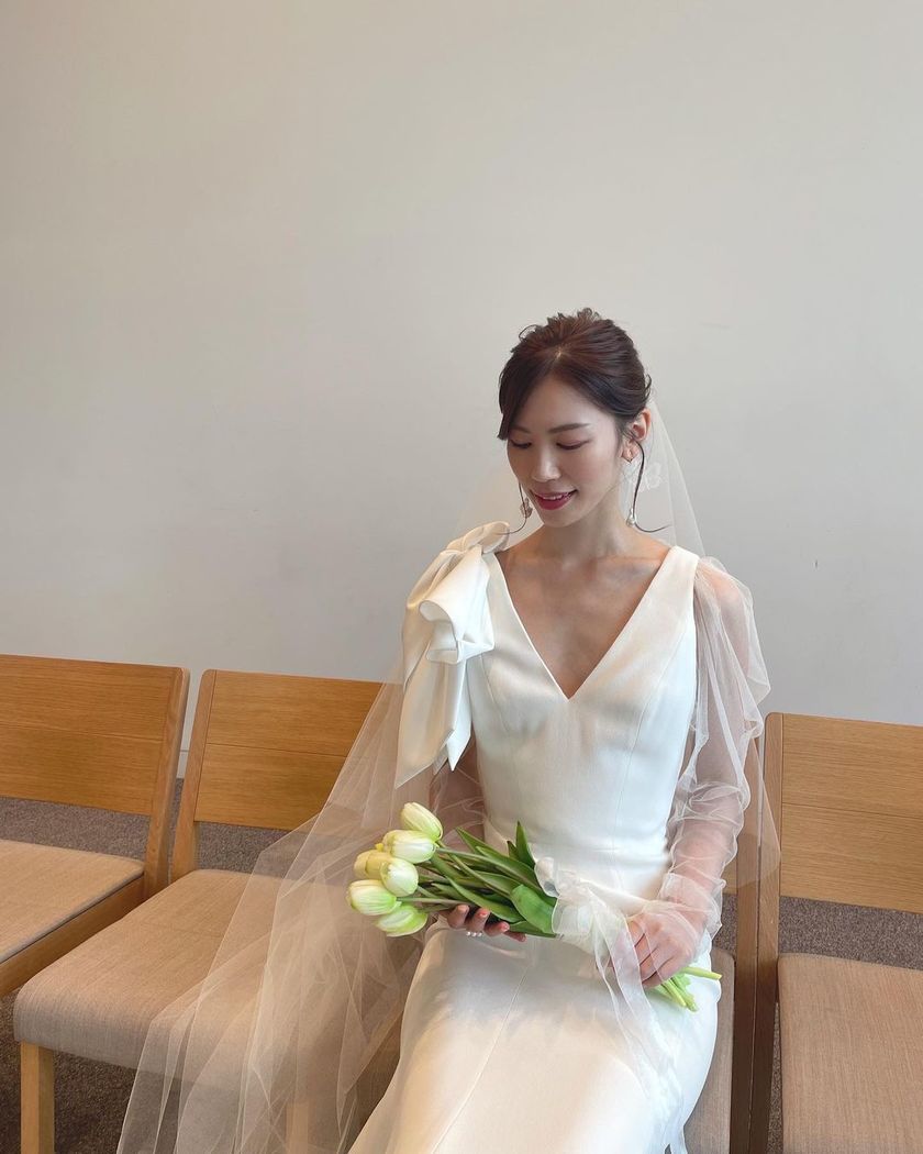 A little makeover with hair arrangements and accessories! A special feature on stylish brides' pre-wedding changes ♡にて紹介している画像