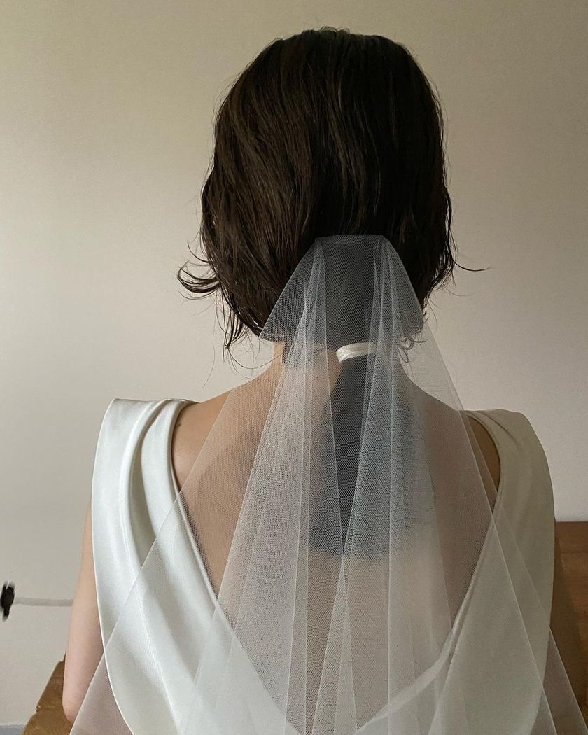 A little makeover with hair arrangements and accessories! A special feature on stylish brides' pre-wedding changes ♡にて紹介している画像