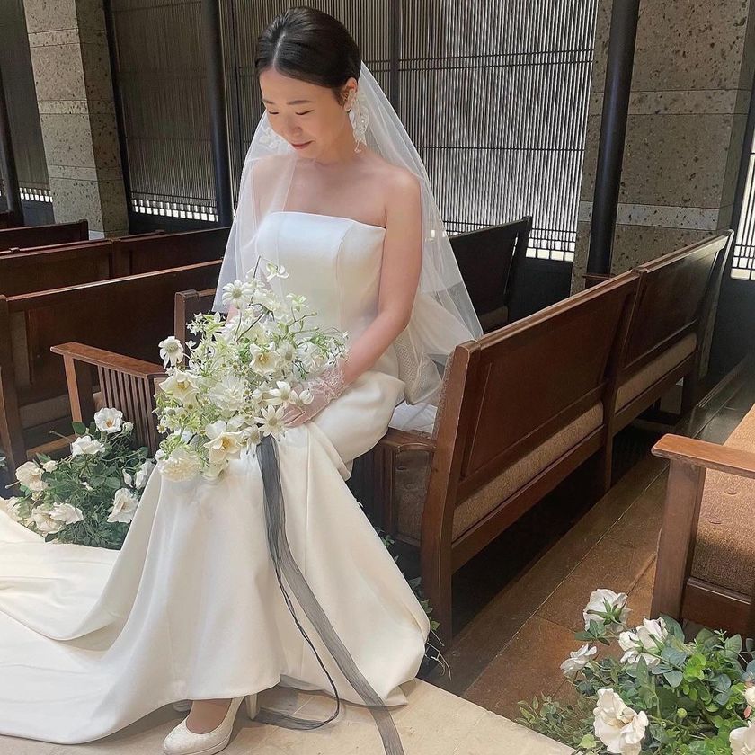 A little makeover with hair arrangements and accessories! A special feature on stylish brides' pre-wedding changes ♡にて紹介している画像