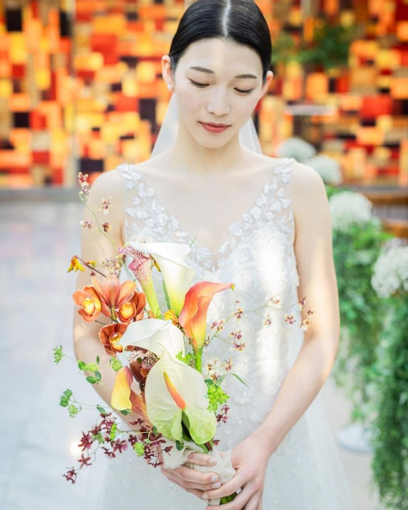 A little makeover with hair arrangements and accessories! A special feature on stylish brides' pre-wedding changes ♡にて紹介している画像