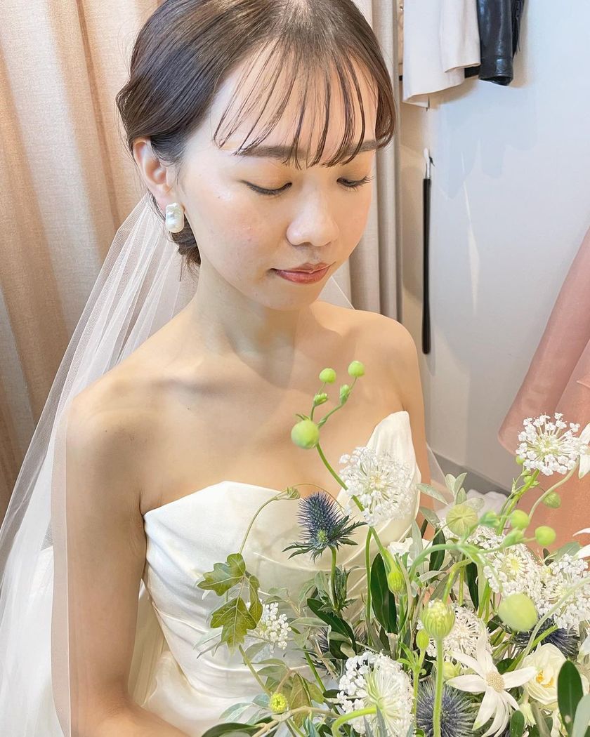 A little makeover with hair arrangements and accessories! A special feature on stylish brides' pre-wedding changes ♡にて紹介している画像