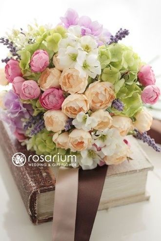 腕いっぱいの大きめブーケがso cute！とびきり可愛いものだけ11選＊にて紹介している画像