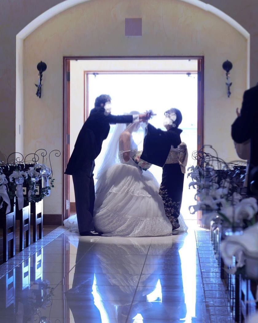 Rare but wonderful ♡ It's touching to have both parents together, with the father participating in the veil down too ♡にて紹介している画像