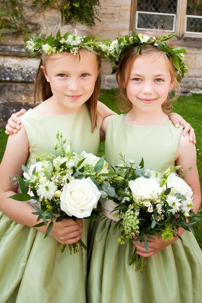 Dressed-Up Little Guests: Adorable Flower Girls!にて紹介している画像