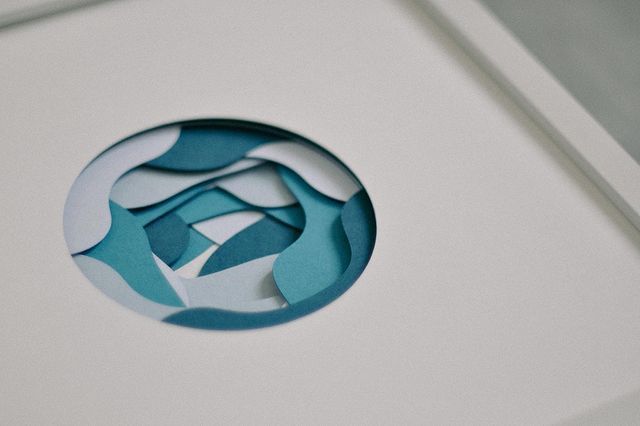 曲線が重なるシルエットがおしゃれ。きっとお部屋にも馴染む、素敵な結婚証明書を発見♡にて紹介している画像