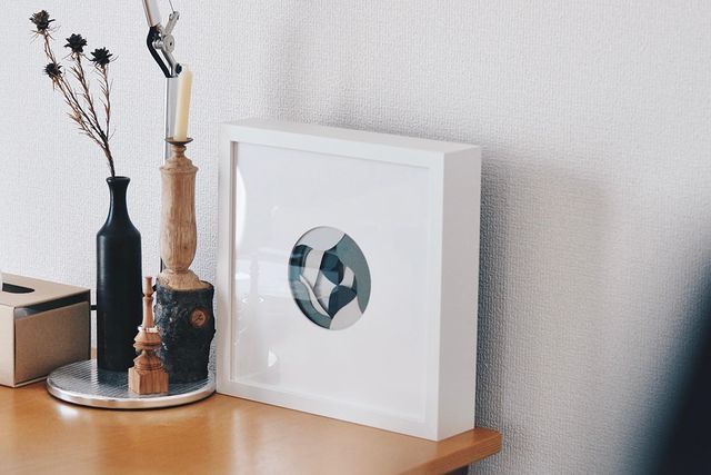 曲線が重なるシルエットがおしゃれ。きっとお部屋にも馴染む、素敵な結婚証明書を発見♡にて紹介している画像