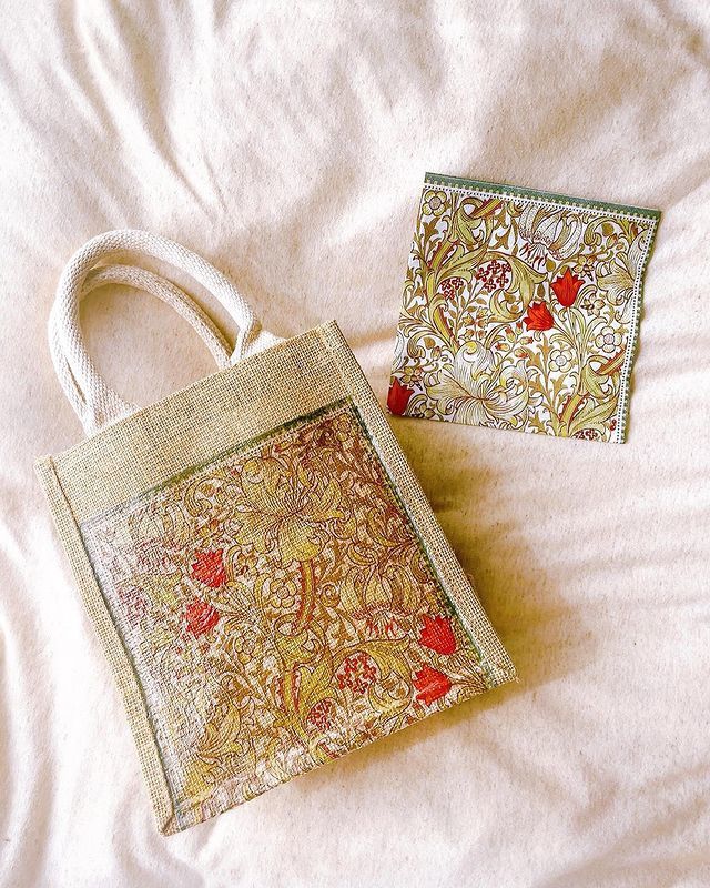 Transform into a bag like the ones sold in stores ♡ Original DIY method for the Muji staple jute bag using paper napkinsにて紹介している画像