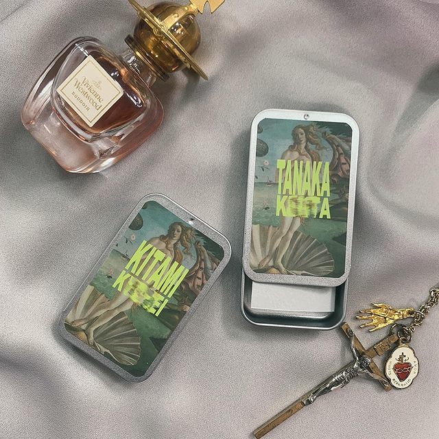 A seat card gift that you absolutely can't throw away and are happy to receive. An idea for creating original seat cards using mint tins! ♡にて紹介している画像