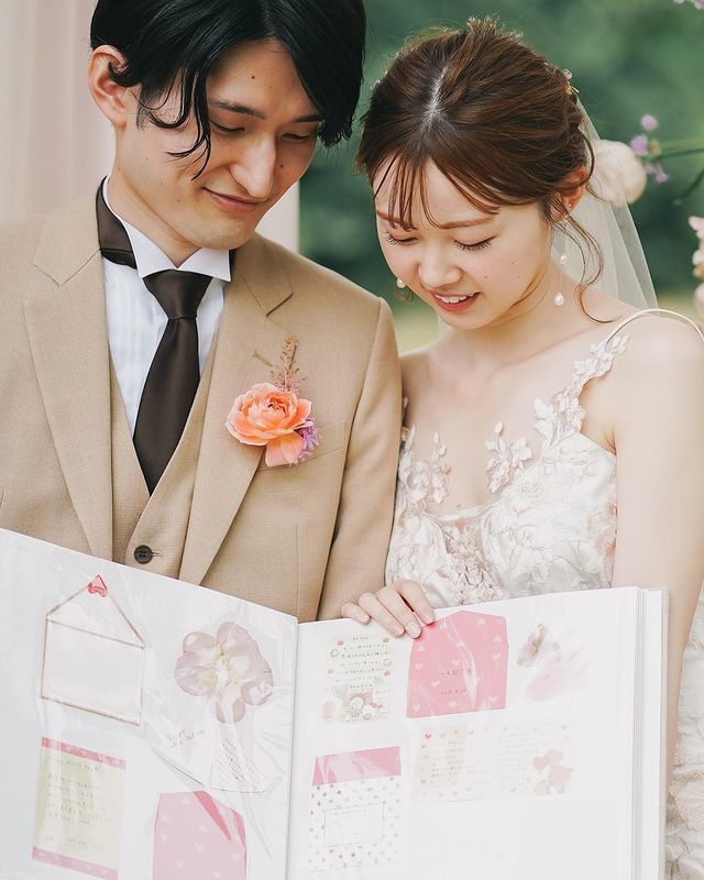 ずっとラブラブでいられそう。昔のお手紙をアルバムにして振り返るアイデアがロマンティック♡にて紹介している画像