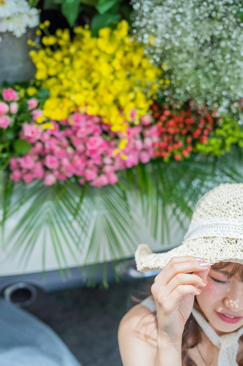 トランクにお花いっぱい♡お花まみれのウェディングフォトを撮ってる花嫁さんと出会った＊にて紹介している画像