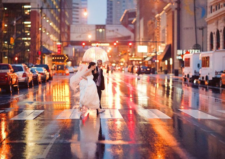 雨の日こそ撮りたい！雨の中のウェディングフォトがドラマチックで美しい♡にて紹介している画像