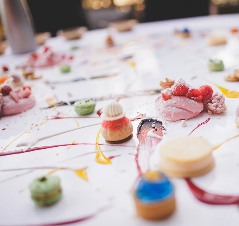 キンプトン新宿の名物演出♡シェフによるデザートパフォーマンス【アートキュイジーヌ】の様子をご紹介＊にて紹介している画像