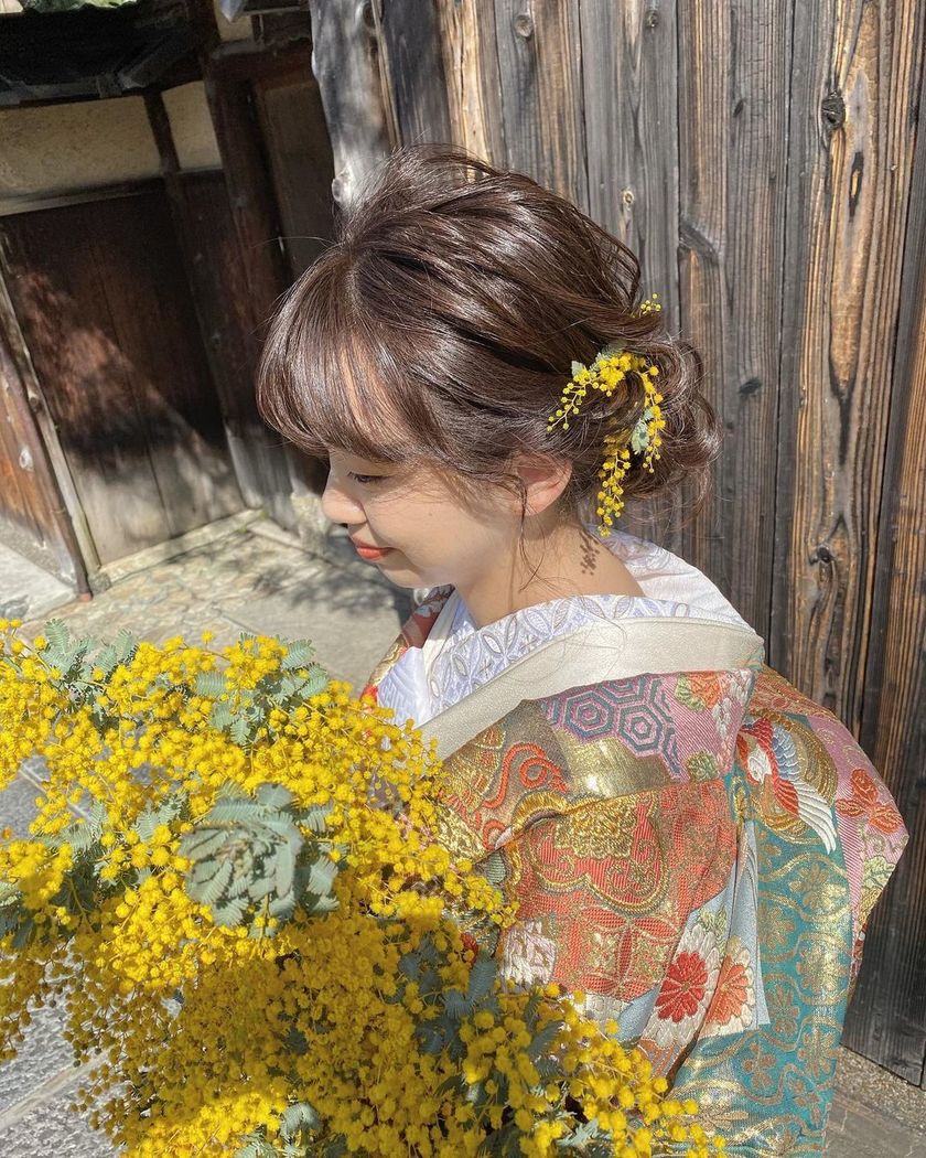 If you're planning to have a pre-shoot in traditional Japanese attire in Kyoto, I highly recommend requesting the adorable traditional hairstyle by hairstylist Chihiro Sawai!にて紹介している画像