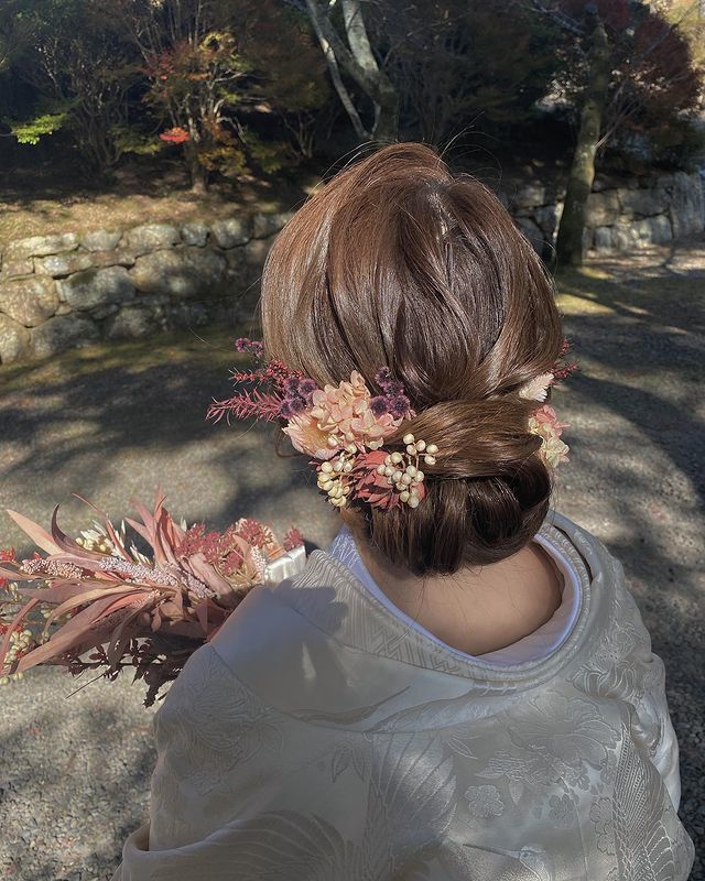 If you're planning to have a pre-shoot in traditional Japanese attire in Kyoto, I highly recommend requesting the adorable traditional hairstyle by hairstylist Chihiro Sawai!にて紹介している画像