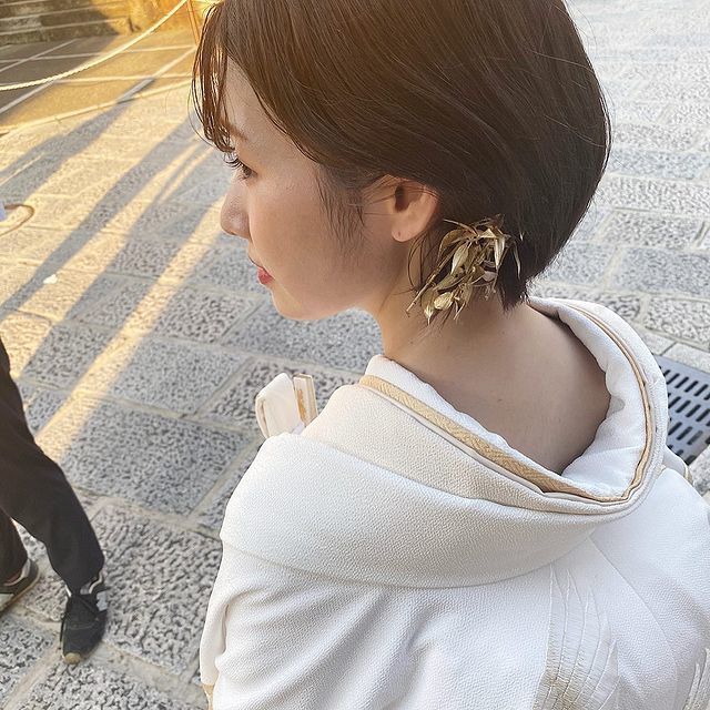 If you're planning to have a pre-shoot in traditional Japanese attire in Kyoto, I highly recommend requesting the adorable traditional hairstyle by hairstylist Chihiro Sawai!にて紹介している画像