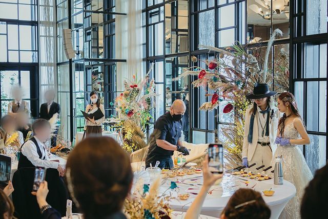 キンプトン新宿の名物演出♡シェフによるデザートパフォーマンス【アートキュイジーヌ】の様子をご紹介＊にて紹介している画像