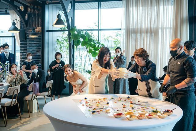 キンプトン新宿の名物演出♡シェフによるデザートパフォーマンス【アートキュイジーヌ】の様子をご紹介＊にて紹介している画像