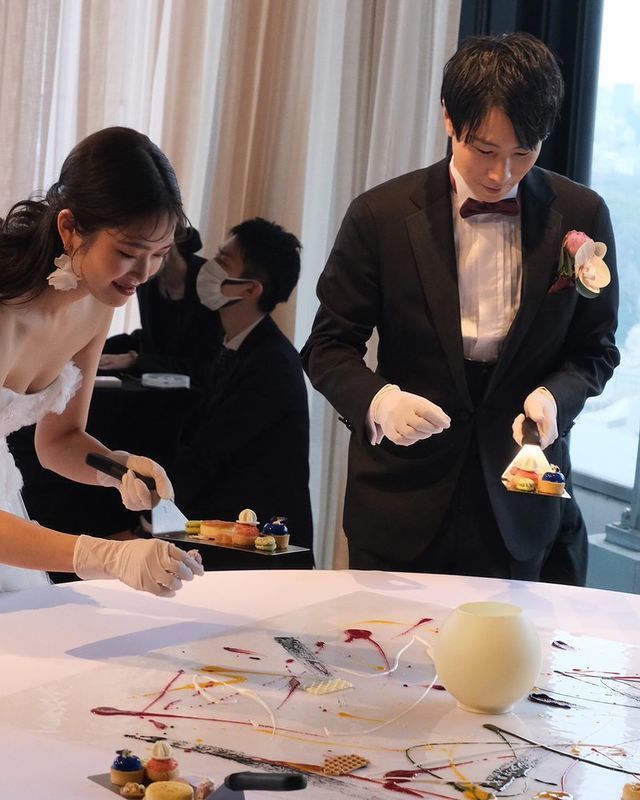 キンプトン新宿の名物演出♡シェフによるデザートパフォーマンス【アートキュイジーヌ】の様子をご紹介＊にて紹介している画像