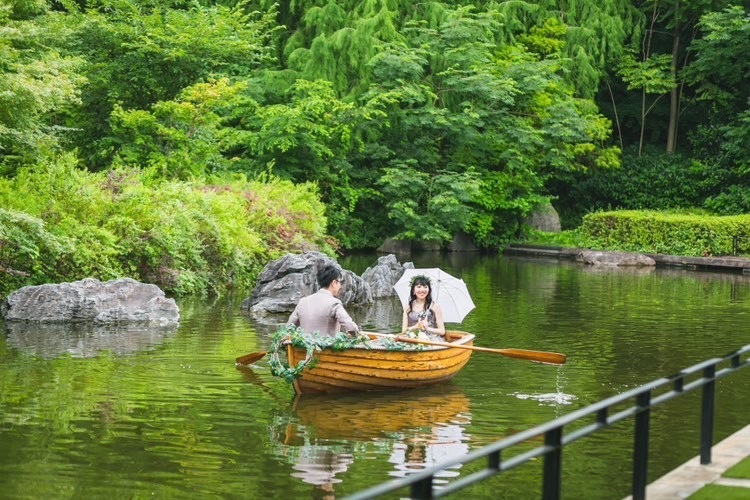It looks like a scene from a movie! The amazing performance of the "boat entrance" at Tsurumi no Mori Geihinkan in Osaka ♡にて紹介している画像