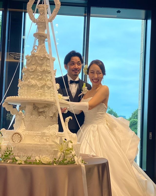 リボンが垂れてるのが可愛い♡東京會舘オリジナルのトラディショナル・ウェディングケーキ特集♡にて紹介している画像