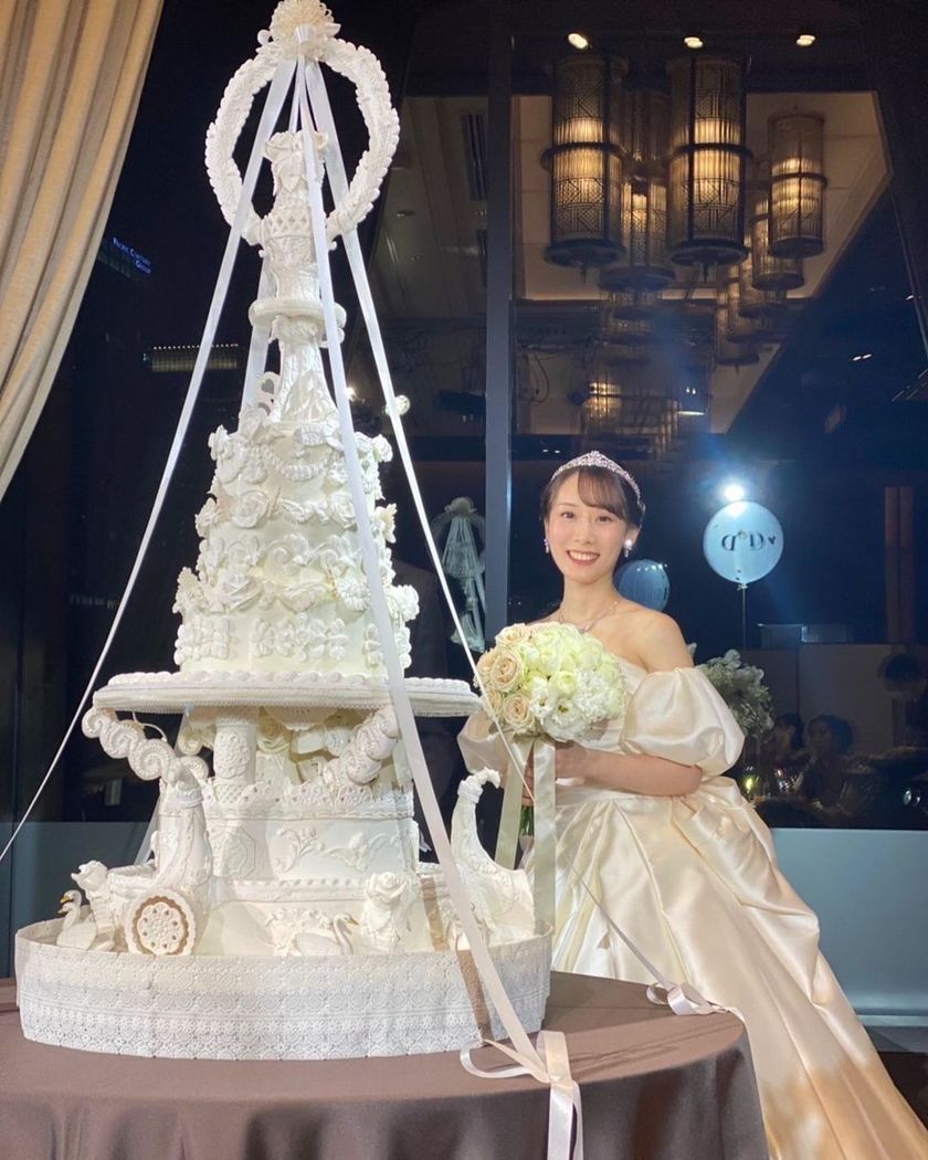 リボンが垂れてるのが可愛い♡東京會舘オリジナルのトラディショナル・ウェディングケーキ特集♡にて紹介している画像