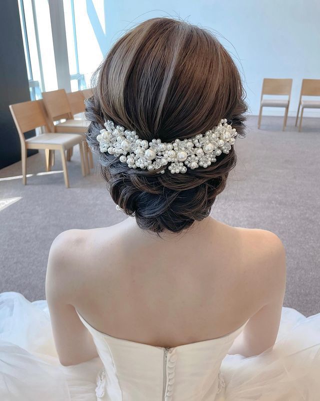 A talented hair and makeup artist who excels in creating glossy and beautiful looks ♡ Available for assignments nationwide and internationally: [sakiho](#)にて紹介している画像