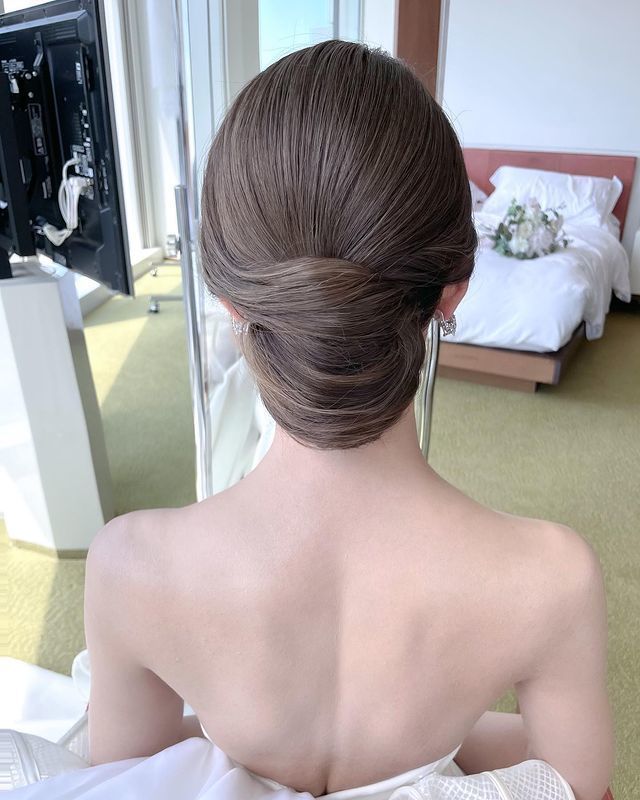 A talented hair and makeup artist who excels in creating glossy and beautiful looks ♡ Available for assignments nationwide and internationally: [sakiho](#)にて紹介している画像