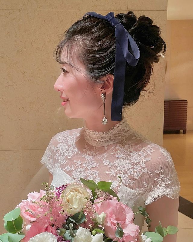 A talented hair and makeup artist who excels in creating glossy and beautiful looks ♡ Available for assignments nationwide and internationally: [sakiho](#)にて紹介している画像