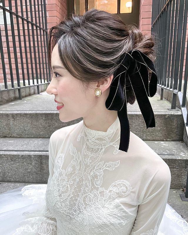 A talented hair and makeup artist who excels in creating glossy and beautiful looks ♡ Available for assignments nationwide and internationally: [sakiho](#)にて紹介している画像