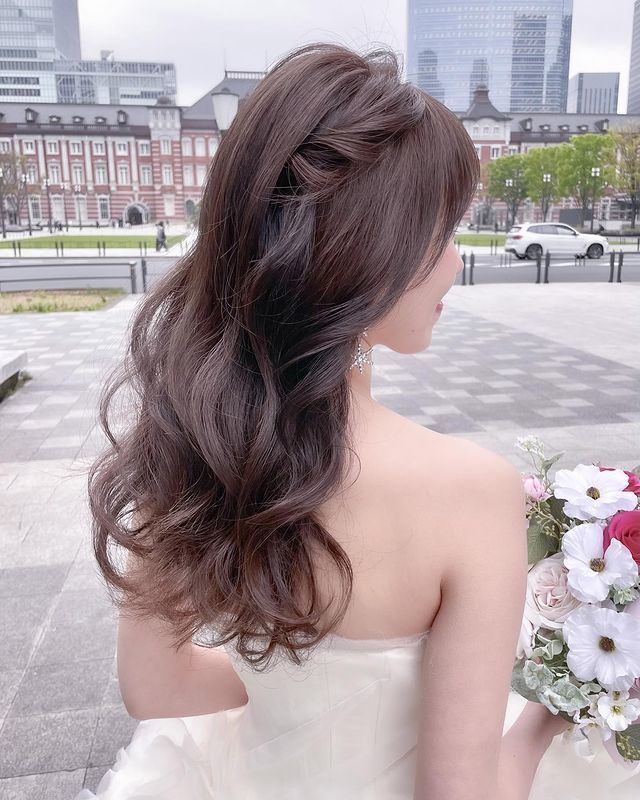 A talented hair and makeup artist who excels in creating glossy and beautiful looks ♡ Available for assignments nationwide and internationally: [sakiho](#)にて紹介している画像