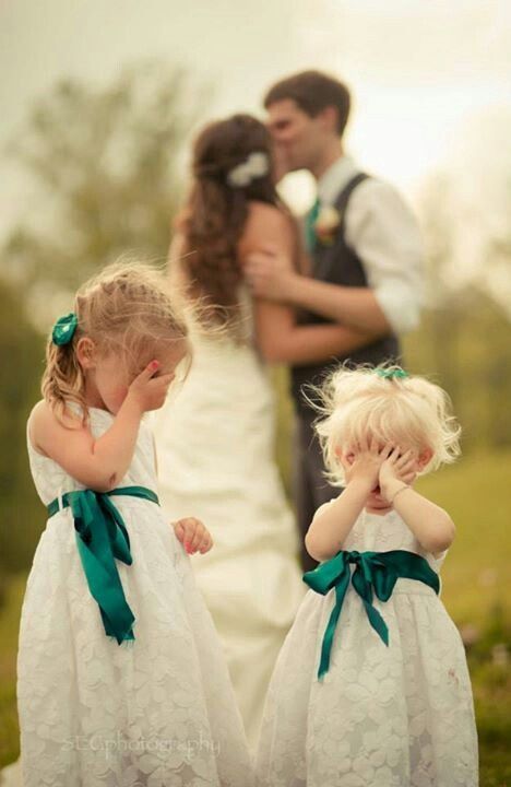 Dressed-Up Little Guests: Adorable Flower Girls!にて紹介している画像