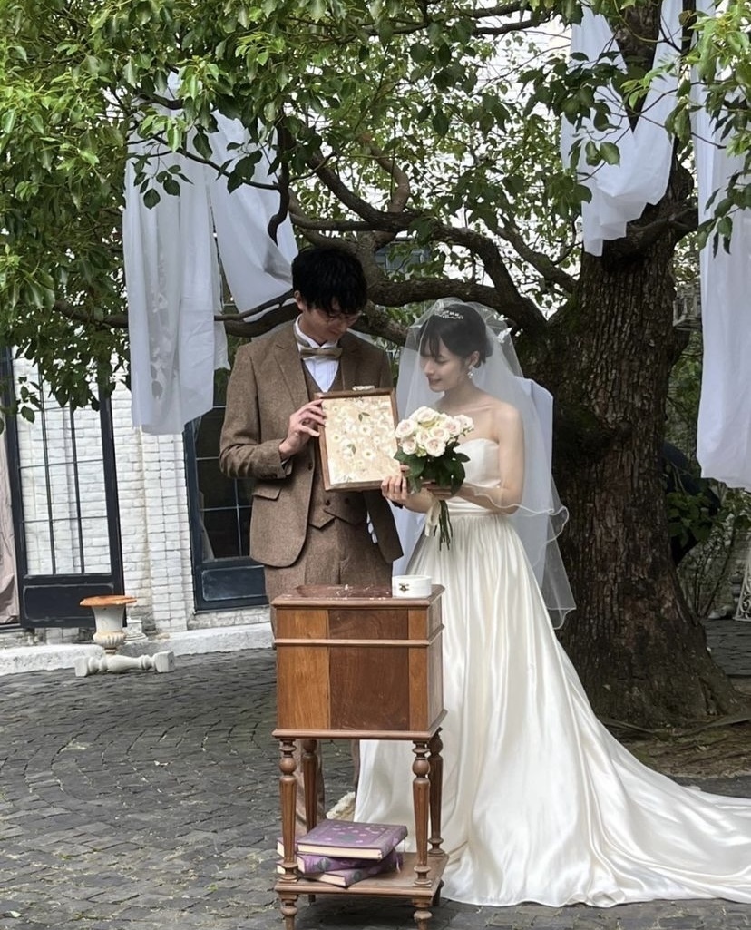 I found a lovely【pressed flower marriage certificate】 that looks like it belongs in a Paris flea market, just like a specimen ♡にて紹介している画像