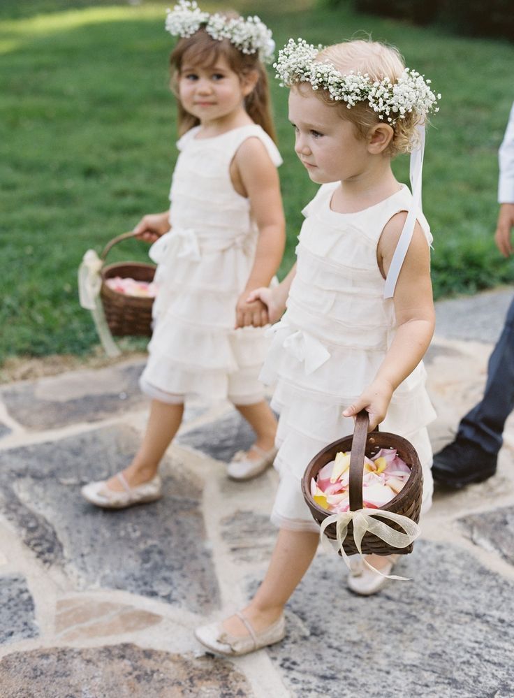 Dressed-Up Little Guests: Adorable Flower Girls!にて紹介している画像