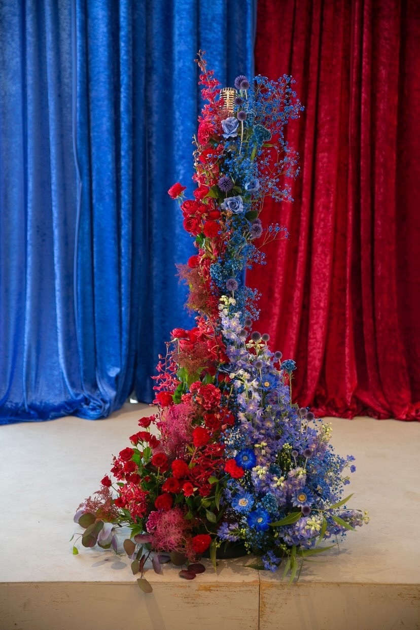 初めて見た！メインテーブルをテーブルでもなく高砂ソファでもなく［ハイチェア］にするアイデア♡にて紹介している画像