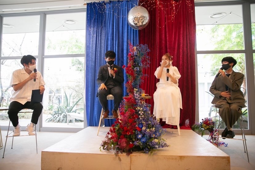 初めて見た！メインテーブルをテーブルでもなく高砂ソファでもなく［ハイチェア］にするアイデア♡にて紹介している画像