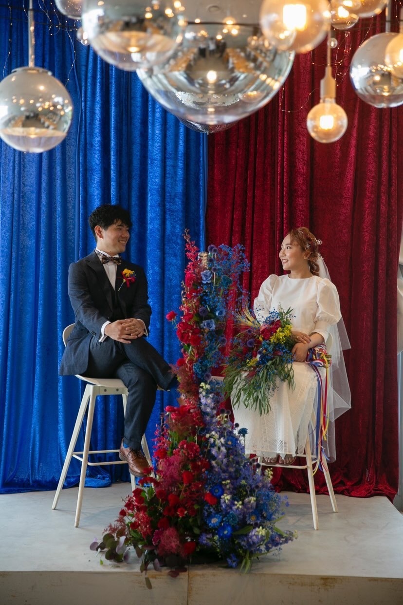 初めて見た！メインテーブルをテーブルでもなく高砂ソファでもなく［ハイチェア］にするアイデア♡にて紹介している画像