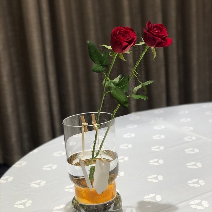 An evolved version of Dozen Roses ♡ A wonderful guest participation flower ceremony using real roses 🌹にて紹介している画像