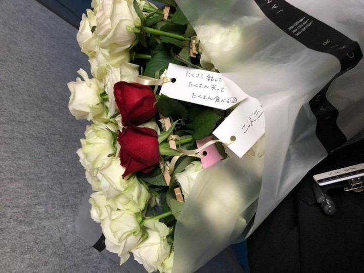 An evolved version of Dozen Roses ♡ A wonderful guest participation flower ceremony using real roses 🌹にて紹介している画像