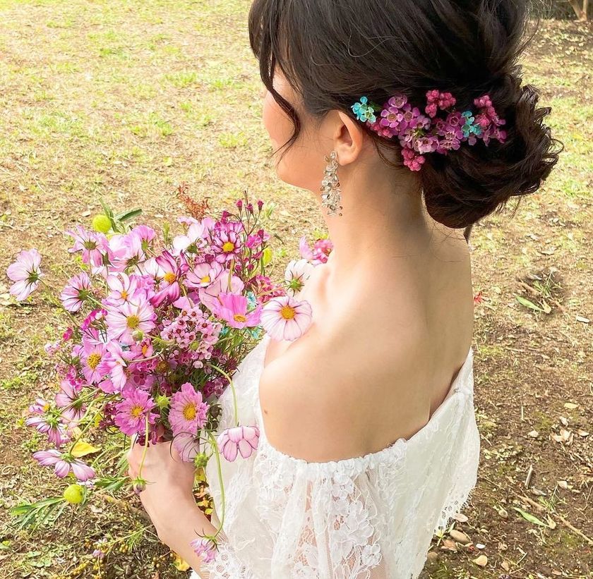 A stunning color combination. The flowers arranged by Ayaka Tominaga, the executive florist at Hibiya Kadan, are wonderful. 🌸😭にて紹介している画像