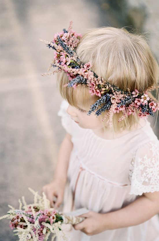 Dressed-Up Little Guests: Adorable Flower Girls!にて紹介している画像