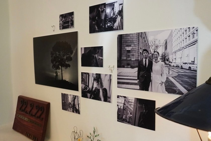 A Calm Atmosphere. A Stylish Welcome Space Featuring [Monochrome Photos]にて紹介している画像