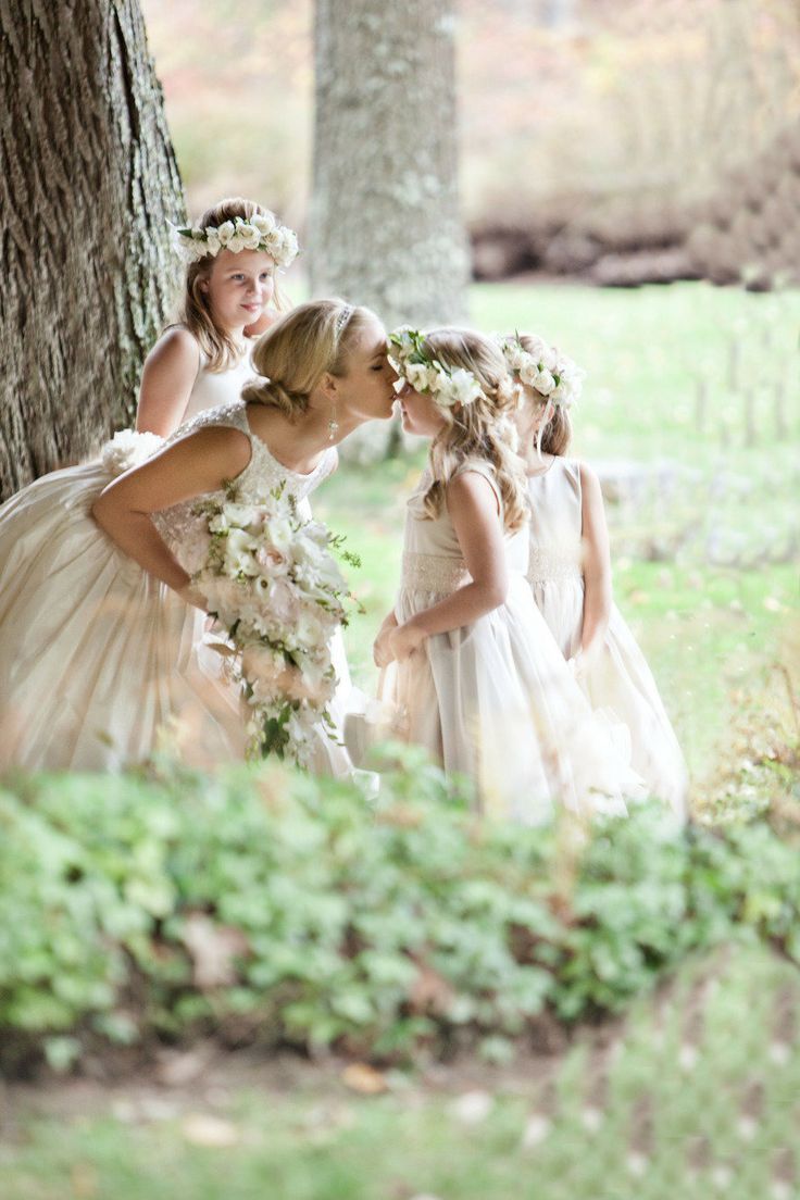 Dressed-Up Little Guests: Adorable Flower Girls!にて紹介している画像